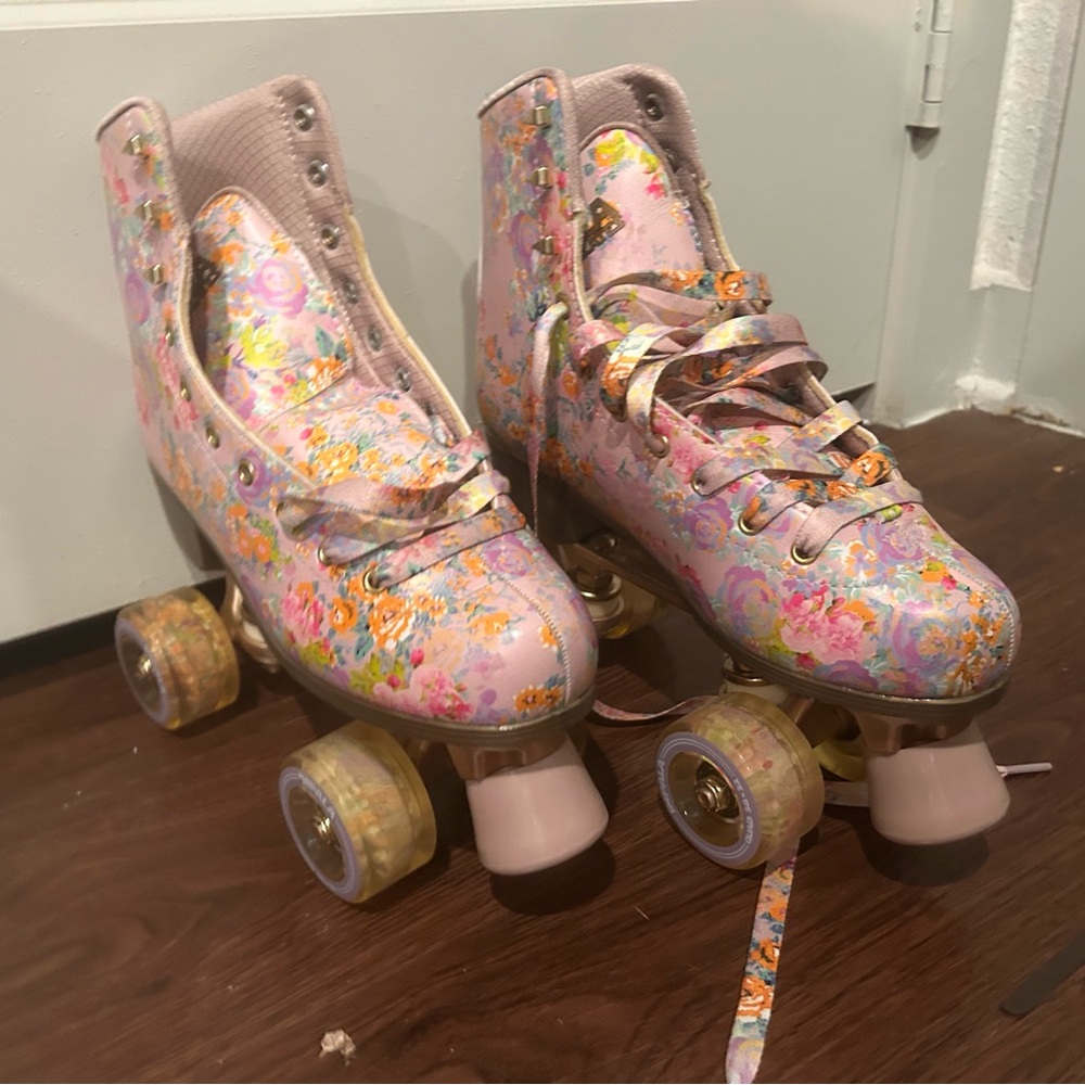 NWOT Cynthia Rowley Roller Skates